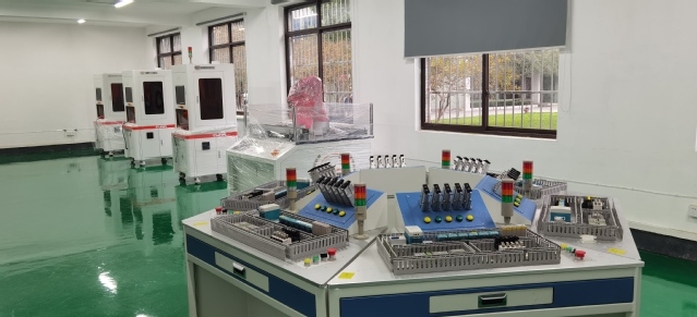 苏州富纳智能制造学院董事长、江苏校友会会长、1997级机电专业吴加富校友