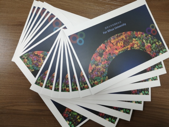 美国校友会捐赠300本《美国校友会纪念画册》